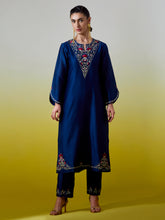 Notched neck kurta with pant
