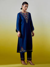 Notched neck kurta with pant