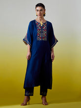 Kaftan style kurta with pant