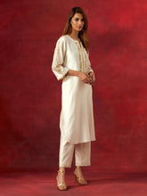 Off white round hem kurta set