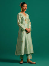 Green V neck hand embroidered silk chanderi kurta set  with light pink chanderi dupatta