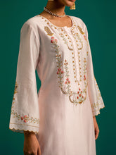 Pink hand embroidered silk chanderi kurta set  with  green chanderi dupatta