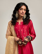 Zari motifs dupatta with lace