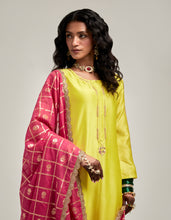 Zari motifs dupatta with lace