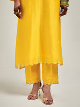 Embroidered  kurta with scalloped hem