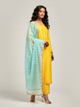 Zari motifs dupatta with lace