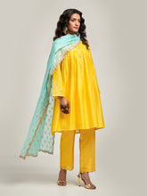 Zari motifs dupatta with lace