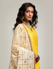Zari motifs dupatta with lace