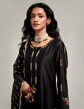 Zari motifs dupatta with lace