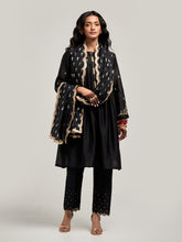 Zari motifs dupatta with lace