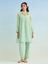 Green short collar kurta and pant