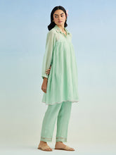 Green short collar kurta and pant