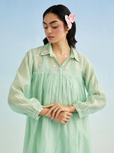 Green short collar kurta and pant