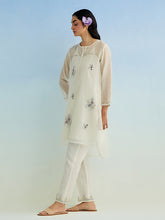 Ivory high low kurta with pant and dupatta