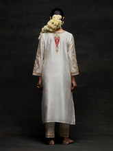 Off White embroidered placket kurta set