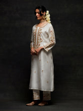 Off White embroidered placket kurta