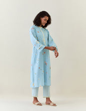 Blue botanical print cotton linen kurta with net placket