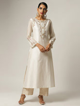 Off white silk chanderi kurta with embroidery