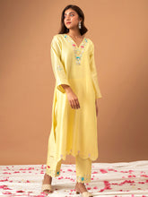 Yellow  Silk chanderi kurta with scalloped hem